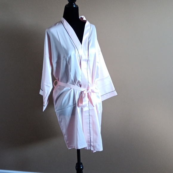 New Pink Kimono Bathrobe - Picture 2 of 10